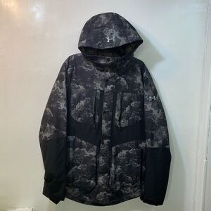 Under Armour Men's Cloud Patterned Cold Gear Infrared Ski or Snow Board Jacket.
